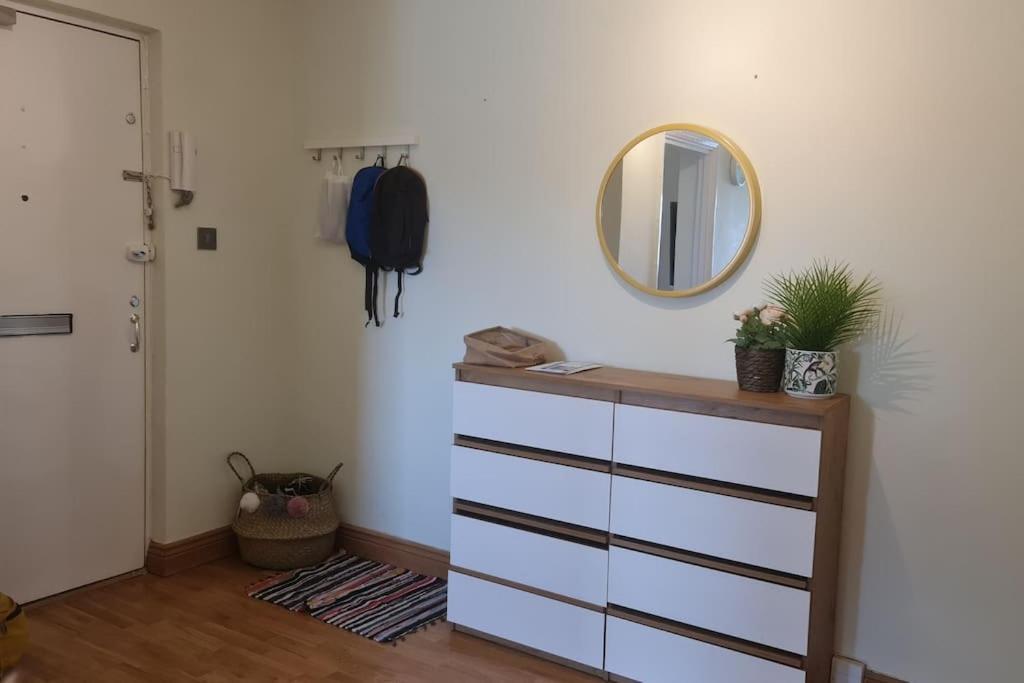 Bright & Lovely & Apartment Whetstone 외부 사진
